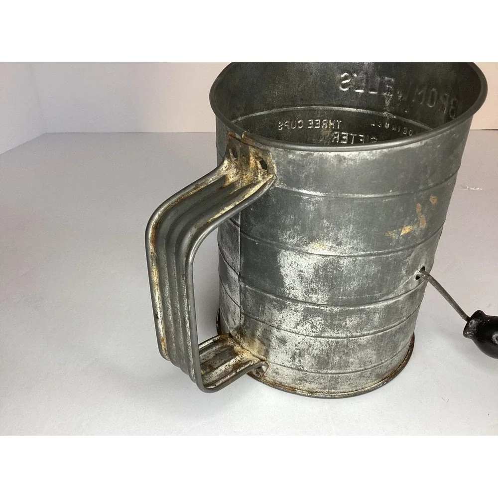 Vtg Flour Measuring Sifter 3 cup‎ Wood Handle